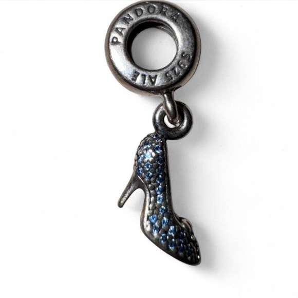 ✨ Pandora Disney Cinderella’s Sparkling Slipper Dangle Charm ✨ - Picture 1 of 2
